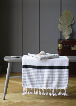 Christy Maroc white and grey bath towel