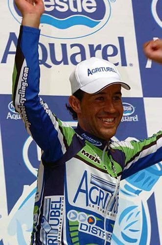Juan Miguel Mercado (Agritubel) salutes from the podium