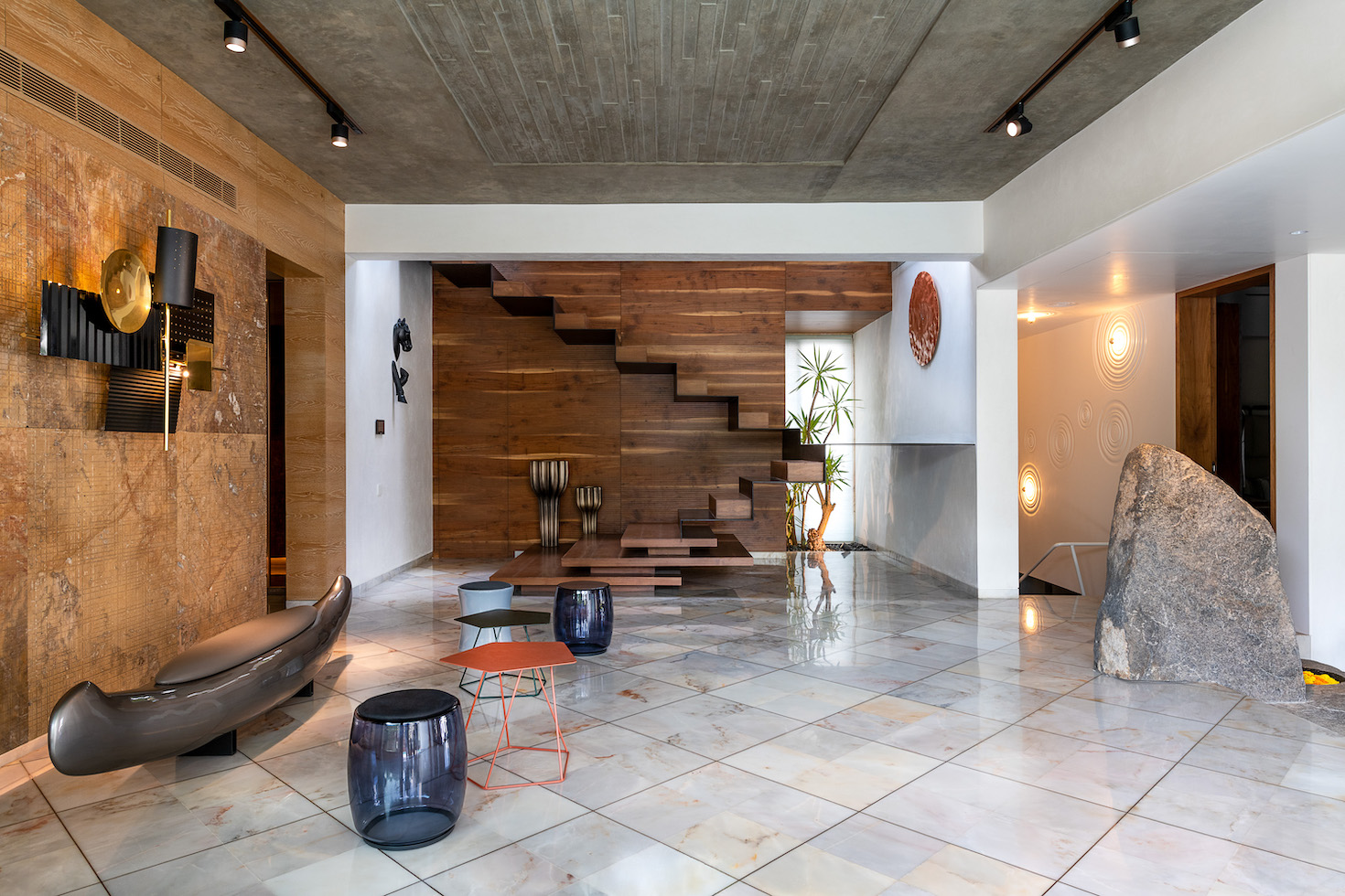 Quarter-turn concrete staircase with solid wood steps