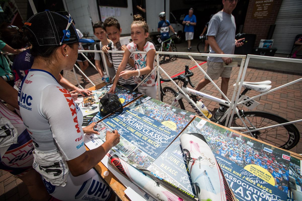 Coryn Rivera (UnitedHealthcare) signs autographs for young fans