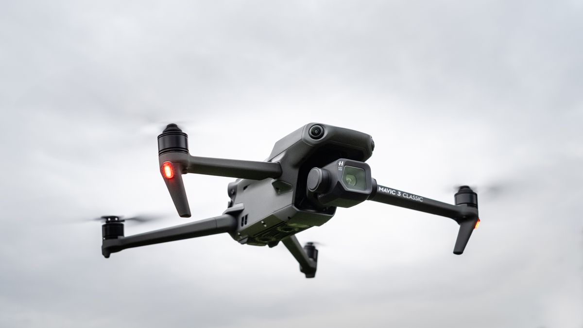 DJI Mavic 3 Classic_drone in flight