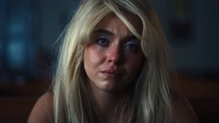 Sydney Sweeney's Cassie crying in a diner in Euphoria 