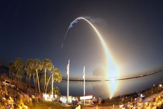 Image of the space shuttle Discovery launch from the Kennedy Space Center