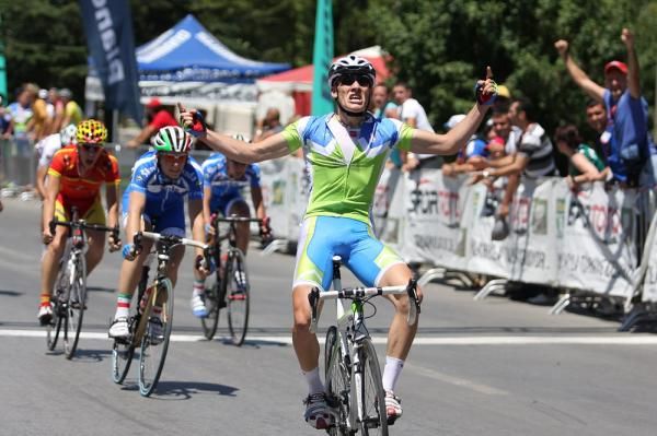Blaz Bogataj (Slovenia) wins the junior men's event.