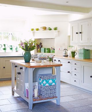 French country-style Georgian farmhouse kitchen