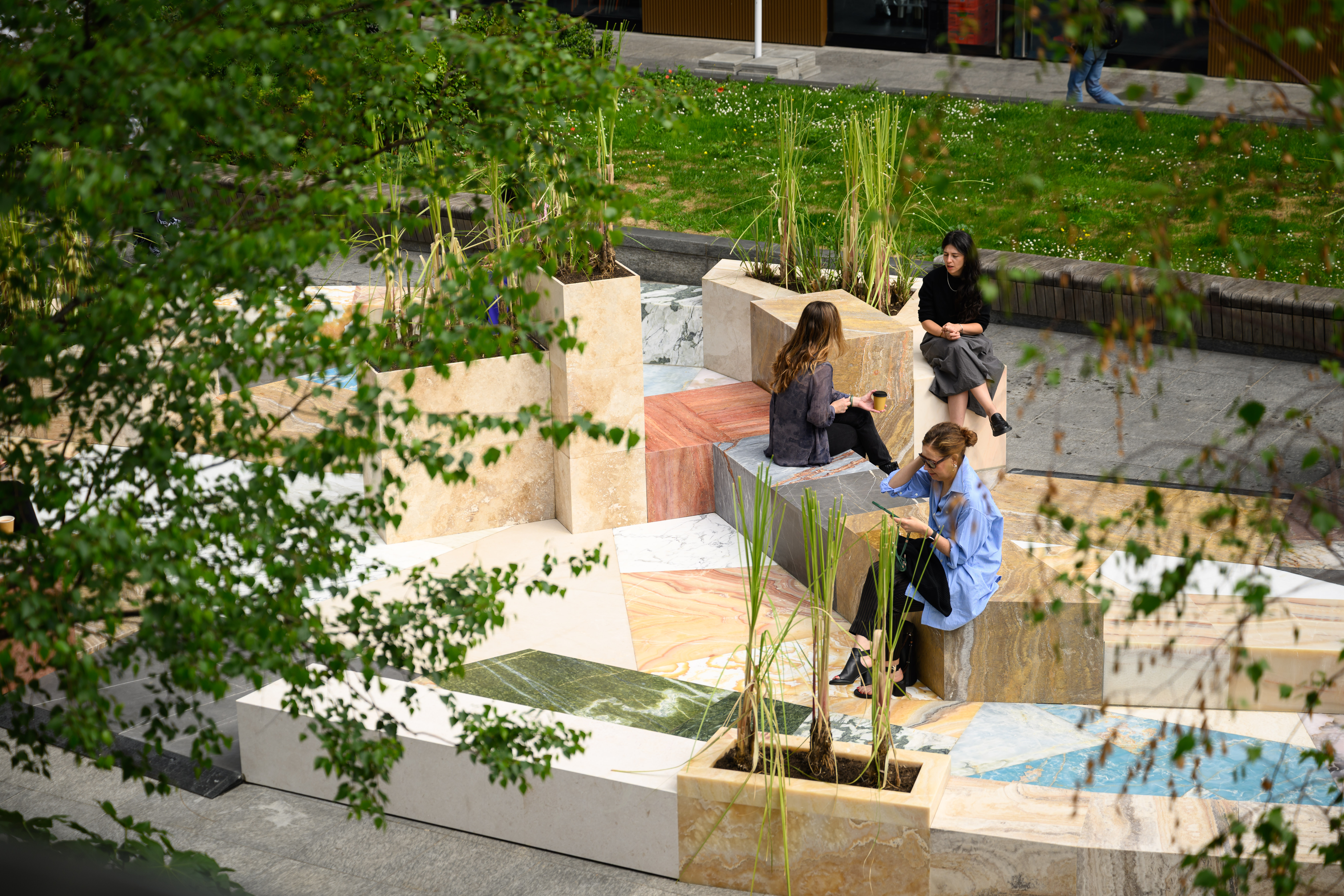 'colour field', a shoreditch pavilion by objects of common interest