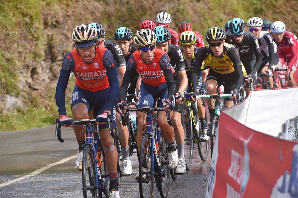 Franco Pellizotti leads Vincenzo Nibali during atage 20