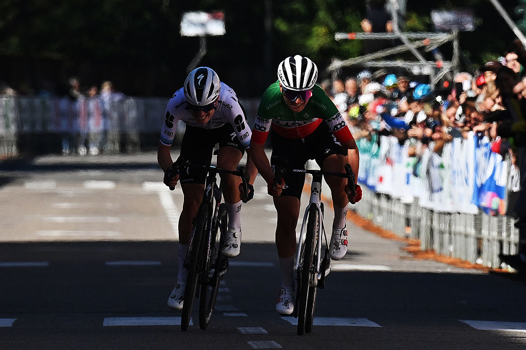 VARESE, ITALY - OCTOBER 07: (L-R) Demi Vollering of Netherlands and Team FDJ - SUEZ and Elisa Longo Borghini of Italy and UAE Team ADQ sprint at finish line to win the race during the 5th Tre Valli Varesine Women&amp;amp;apos;s Race 2025 a 137km one day race from Busto Arsizio to Varese on October 07, 2025 in Varese, Italy. (Photo by Dario Belingheri/Getty Images)