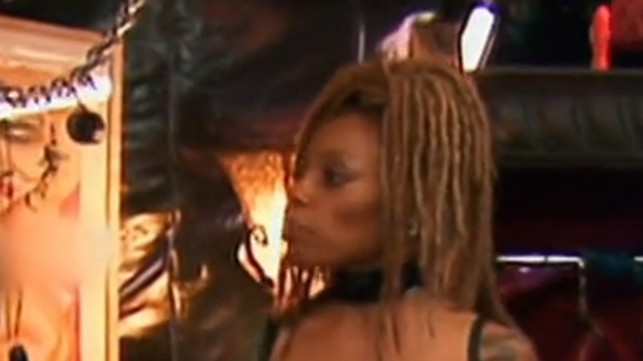 Debra Wilson with blonde dreadlocks in Reno 911