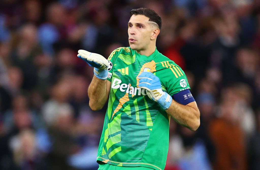 BIRMINGHAM, ENGLAND - OCTOBER 02: Emiliano Martinez of Aston Villa celebrates victory after the UEFA Champions League 2024/25 League Phase MD2 match between Aston Villa FC and FC Bayern München at Villa Park on October 02, 2024 in Birmingham, England. (Photo by Aston Villa/Aston Villa FC via Getty Images)