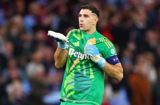 BIRMINGHAM, ENGLAND - OCTOBER 02: Emiliano Martinez of Aston Villa celebrates victory after the UEFA Champions League 2024/25 League Phase MD2 match between Aston Villa FC and FC Bayern München at Villa Park on October 02, 2024 in Birmingham, England. (Photo by Aston Villa/Aston Villa FC via Getty Images)