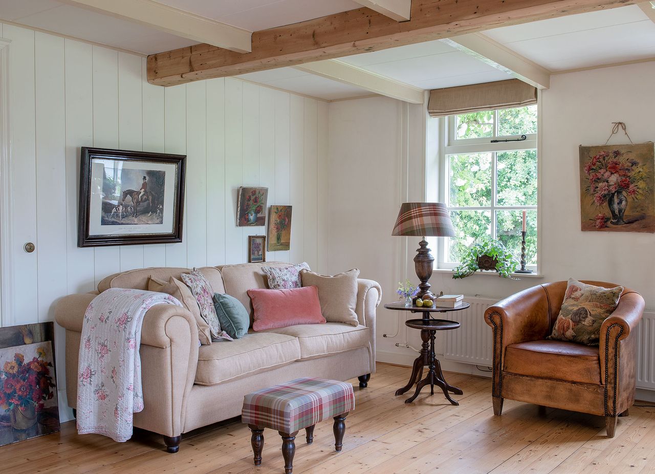 A country cottage full of pretty ideas for vintage looks | Homes and ...