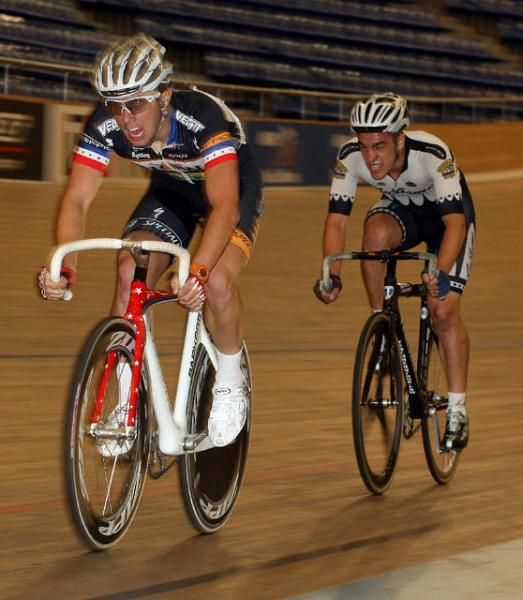 Karzen and Hansen sprint for the win in the men's omnium scratch race