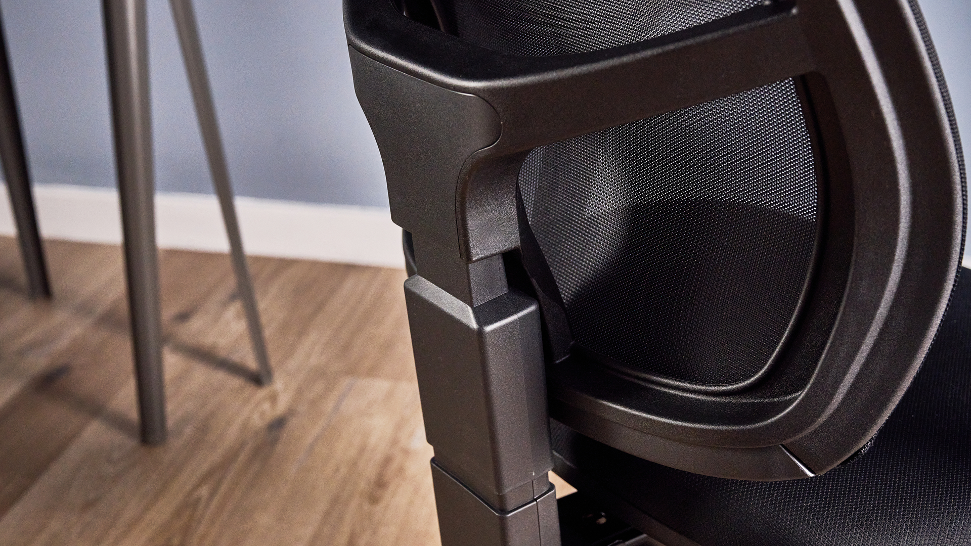 Boulies OP180 home office chair photographed in front of a desk