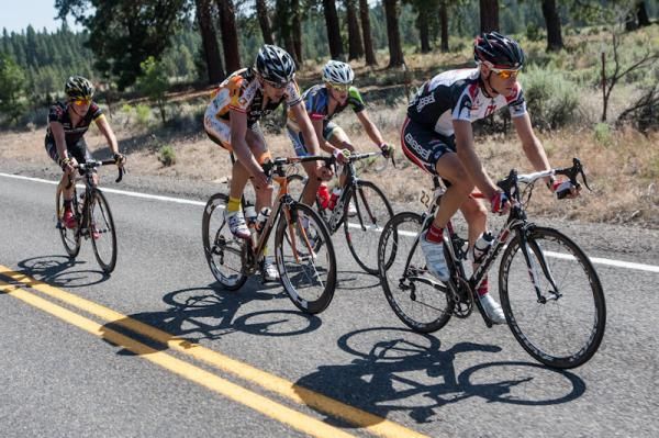 Four riders get a gap on the men's field.
