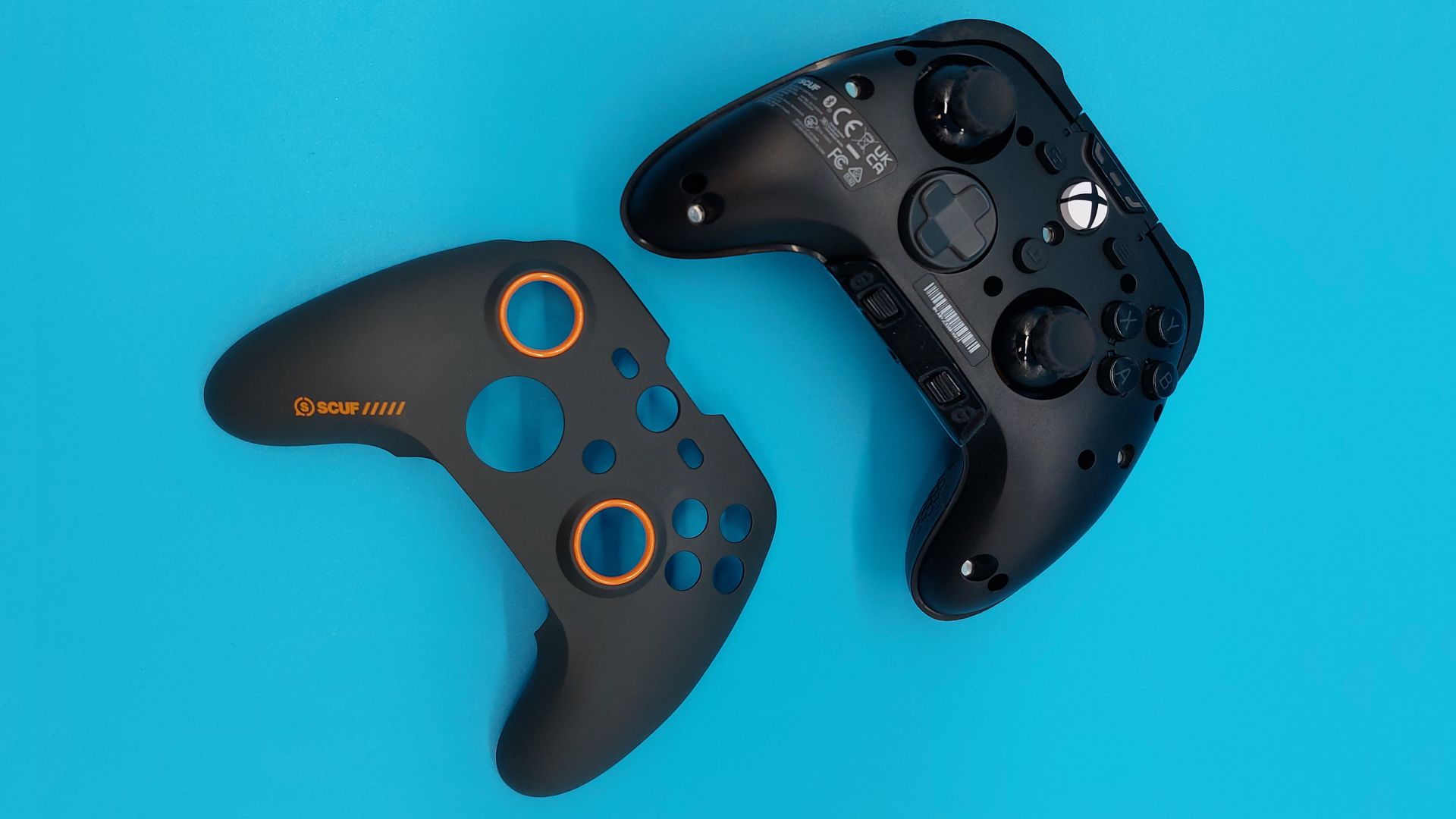 The Scuf Valor Pro wireless controller seen with the magnetic faceplate removed and laid beside it.
