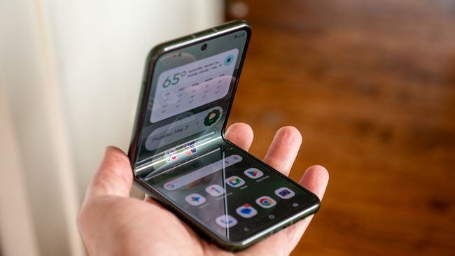 Новейшие складные телефоны Motorola наконец-то появились в сети Verizon — и предложения впечатляют