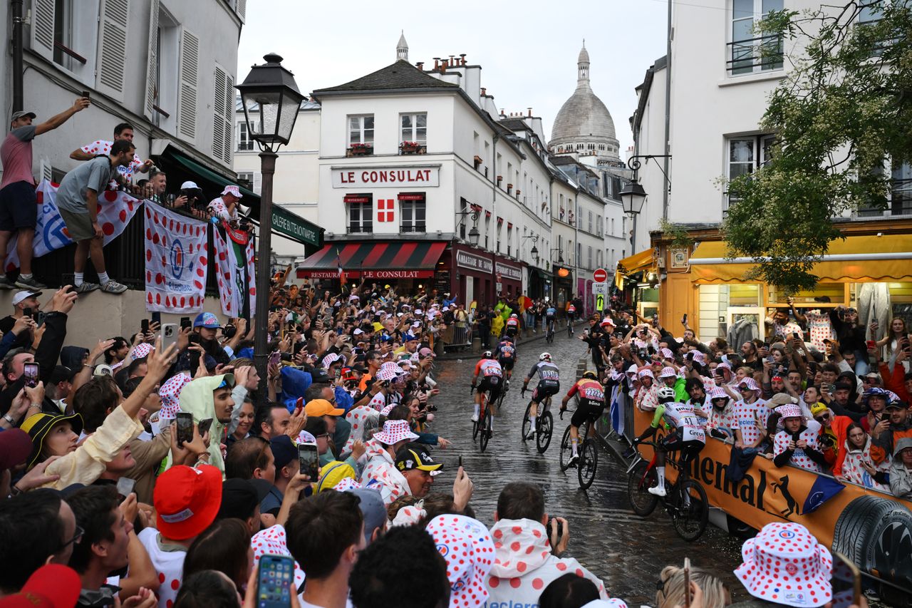 The Tour de France races up Montmartre 