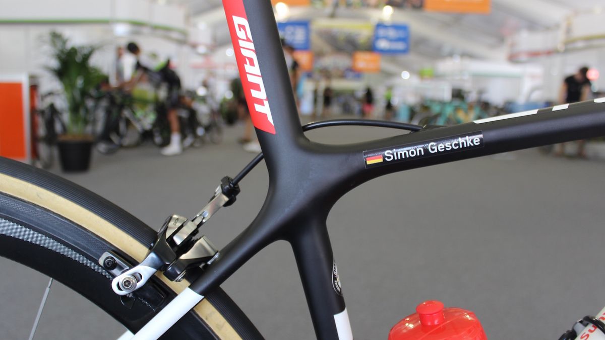 The bike features an integrated seat post