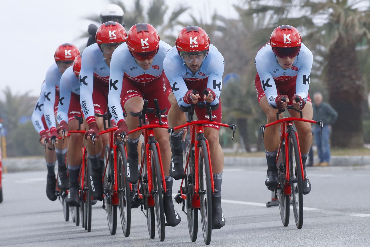 Nathan Haas comes to the front of Katusha-Alpecin's train