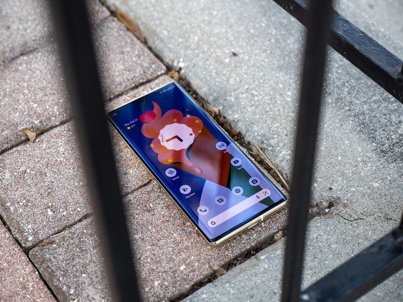 Google Pixel 6 Pro Display Home Red Blue