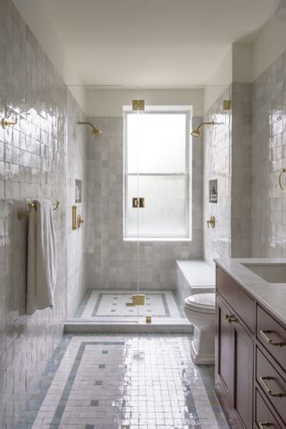 townhouse bathroom with single corridor layout