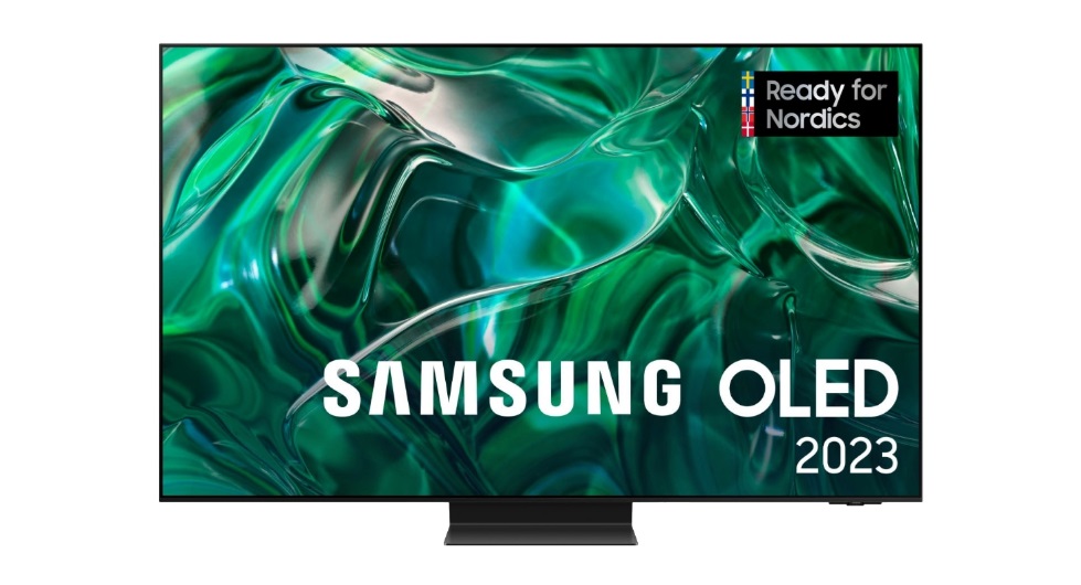 En Samsung S95C visas upp mot en vit bakgrund.