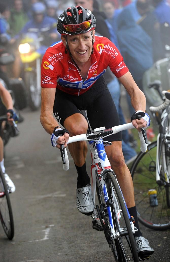 Bradley Wiggins struggles to turn the gear on the Angliru in 2011.