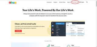 Zoho Assist's website with free sign up link highlighted