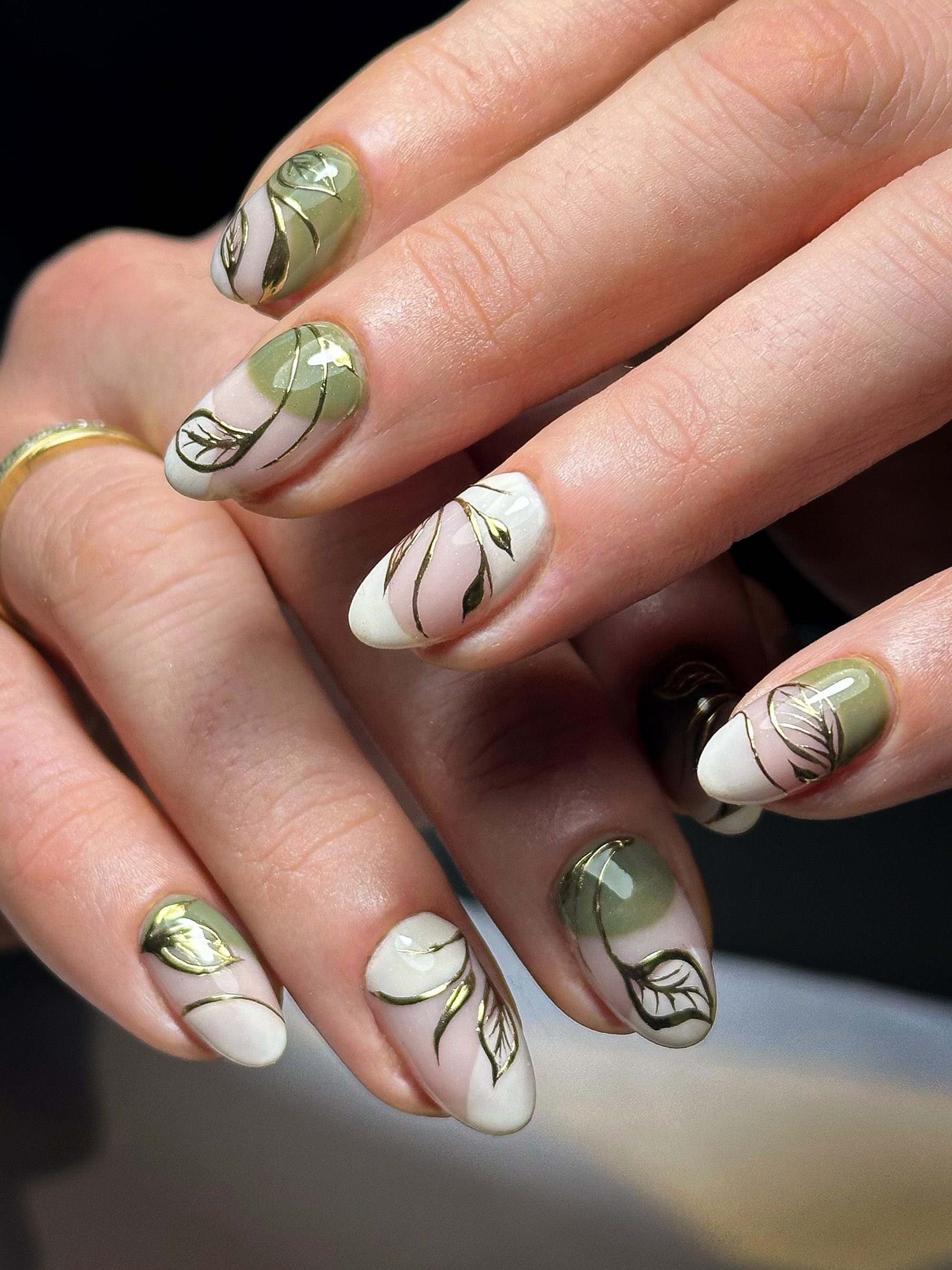 A green manicure with gold finishes by Paiwa Loves