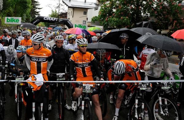 Riders await the start of stage 4 in Seefeld.