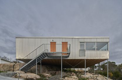 Villa Ellsinger is an aluminium box floating above the rocks in southwest Sweden