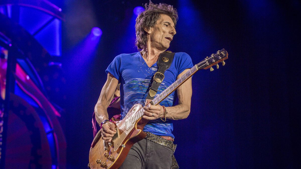 Rolling Stones guitarist Ronnie Wood pays tribute to Chuck Berry with ...