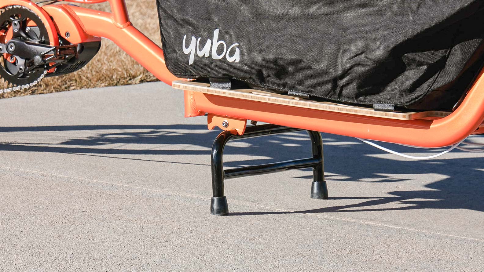 Yuba Supercargo CL kickstand