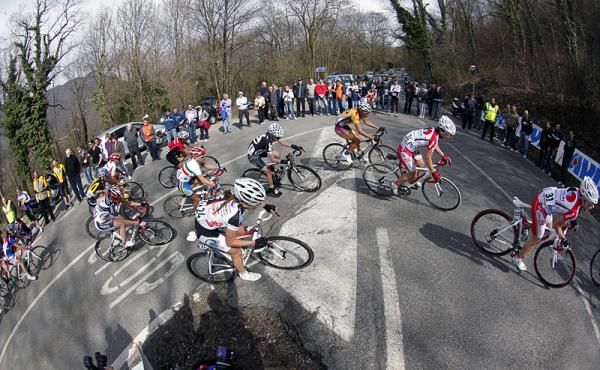 The peloton tackles the Orino climb.
