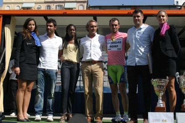 The final podium with criterium director Javier Castellar centre