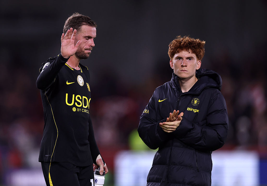 BRENTFORD, ENGLAND - SEPTEMBER 18: Jordan Henderson and Valentin Barco of Chelsea look dejected after the team&amp;amp;apos;s defeat in the Premier League 2026/27 match between Brentford and Chelsea FC at Gtech Community Stadium on September 18, 2026 in Brentford, England. (Photo by Ryan Pierse/Getty Images)