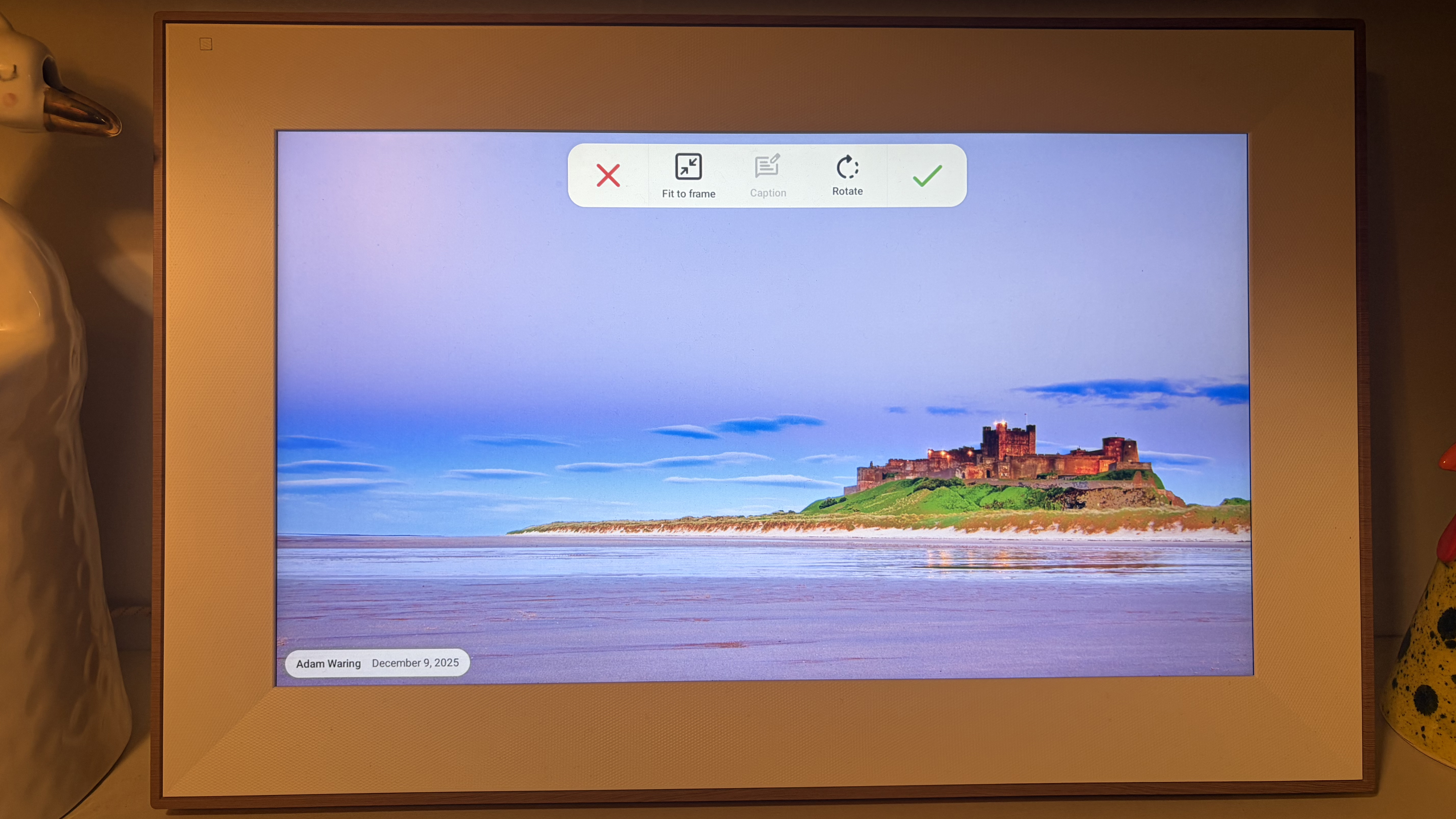 Pexar Starlight digital photo frame showing cropping options