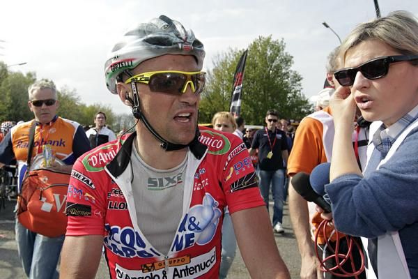 Stefano Garzelli (Acqua &amp; Sapone) at the finish in Ans.