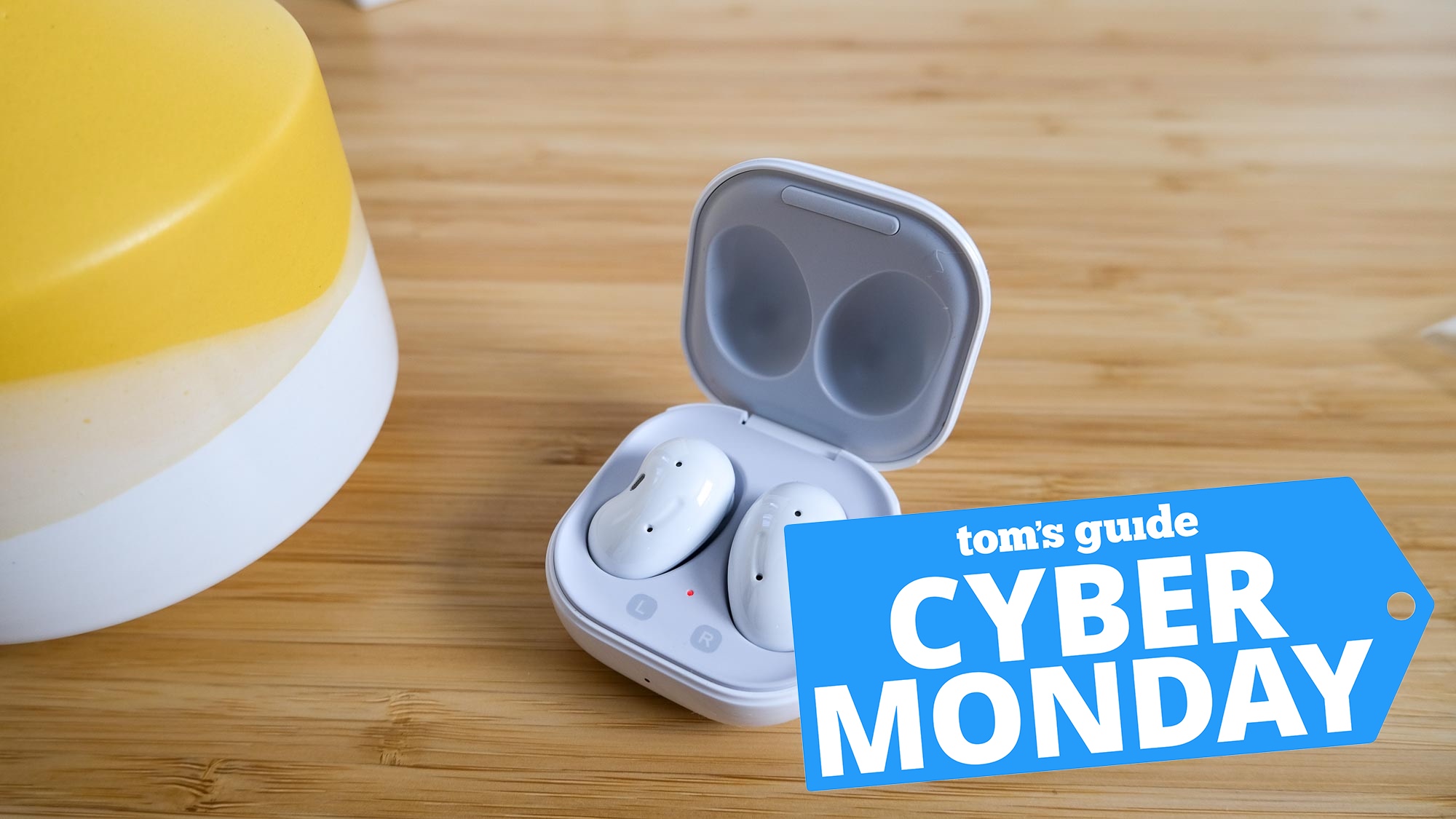 Galaxy Buds live cyber monday deal