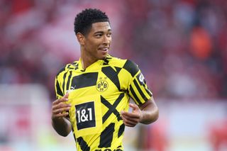 Liverpool target Jude Bellingham of Borussia Dortmund reacts as he warms up for the Bundesliga match between Sport-Club Freiburg and Borussia Dortmund at Europa-Park Stadion on August 12, 2022 in Freiburg im Breisgau, Germany.