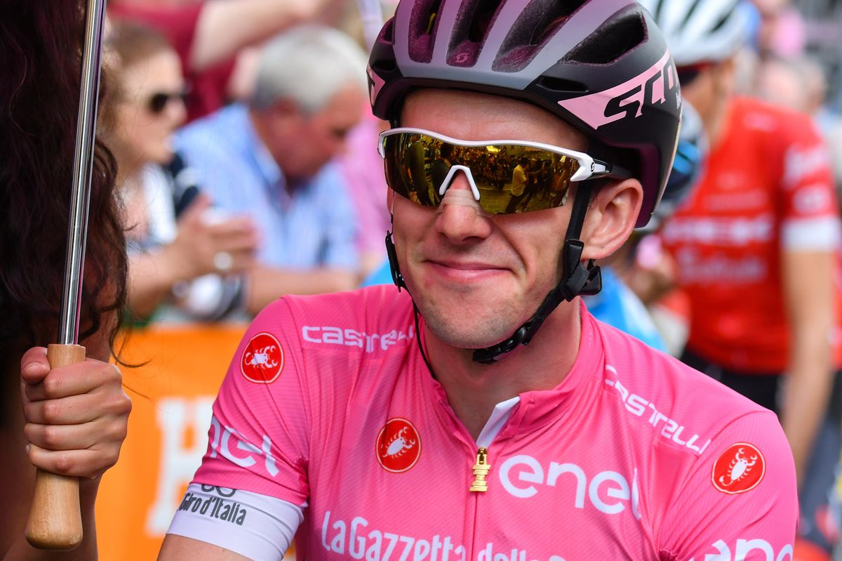 Simon Yates in the maglia rosa
