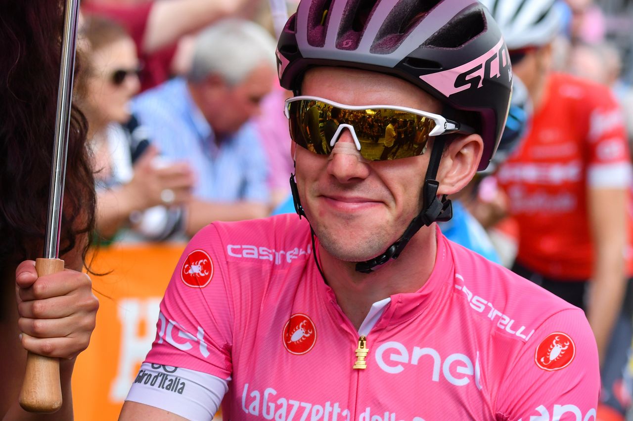 Simon Yates in the maglia rosa