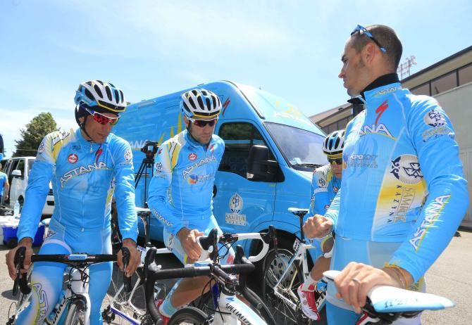 The Astana squad discuss if they really 'need' to go riding on the first rest day at the Giro d'Italia