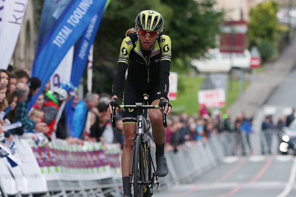 Lucy Kennedy finishes the final stage at Emakumeen Bira