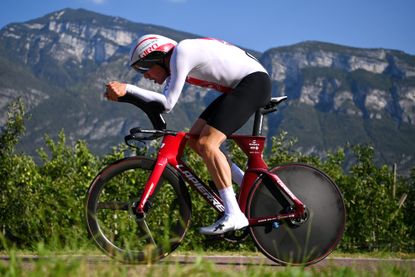 Stefan Küng on his way to defending his European time trial title 