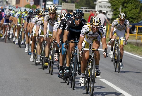 HTC - Columbia and Team Sky control the tempo in the peloton.