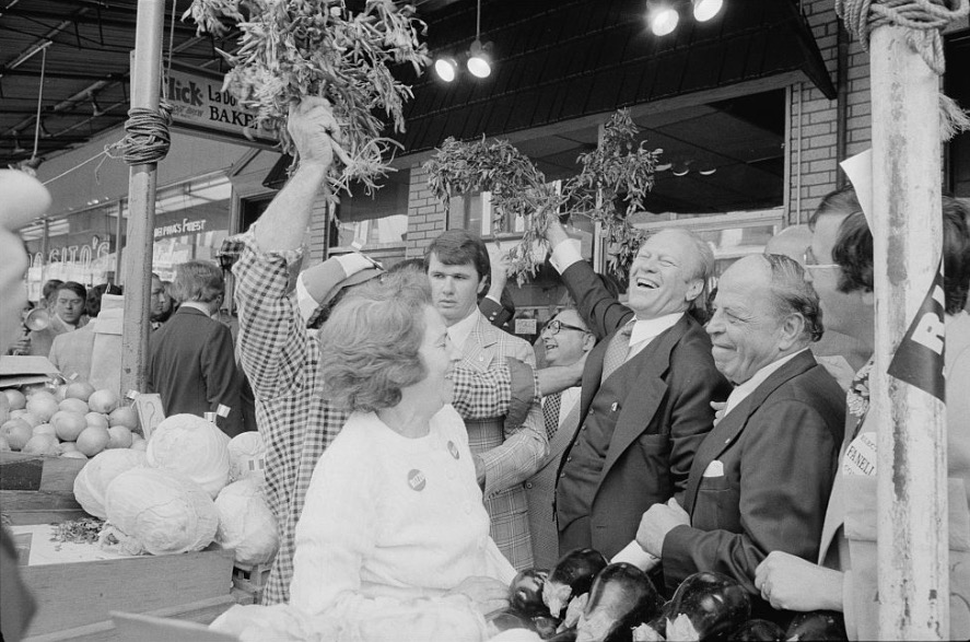 Gerald Ford campaigns in a Philadelphia farmers' market in 1976.