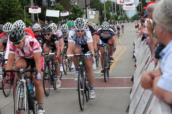 The pro women's race gets underway