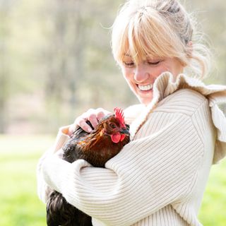 clodagh mckenna cuddling her hen